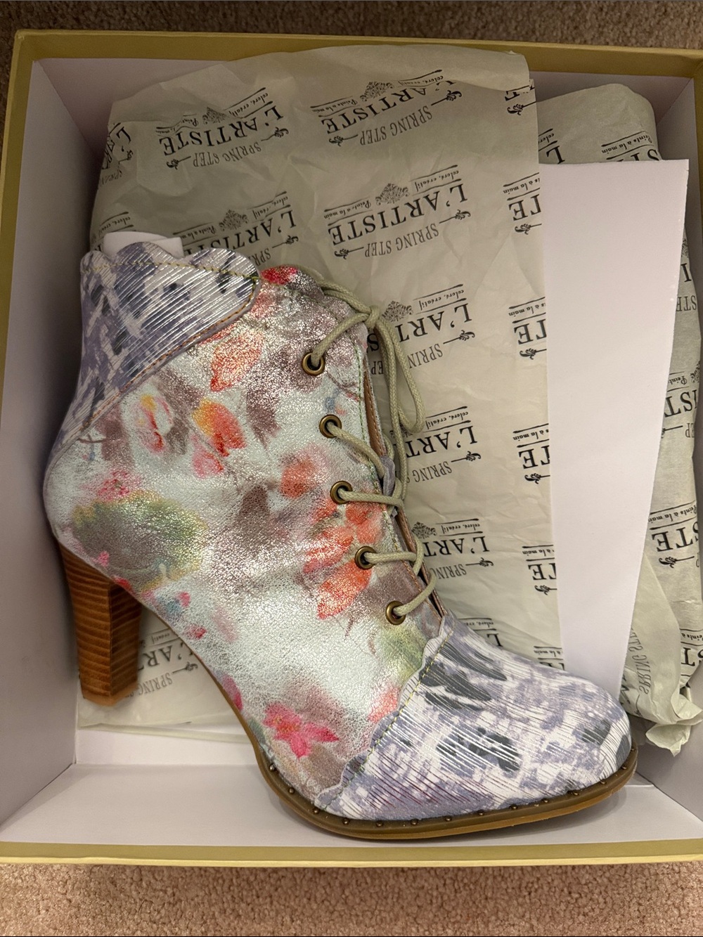 L'ARTISTE SHOES